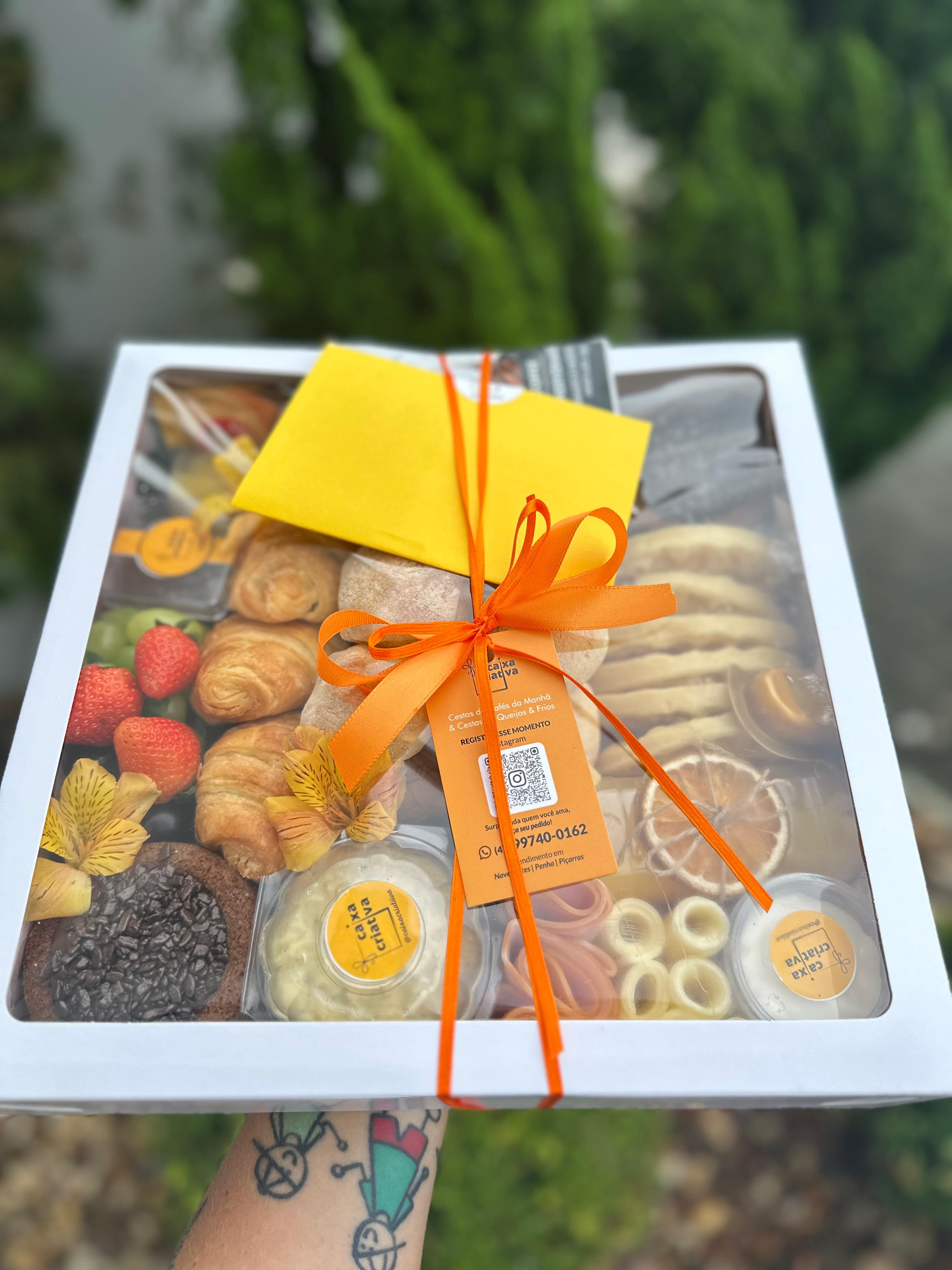 Café P Caixa branca 20x20 – café da manhã delivery Navegantes